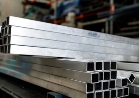 Understanding the Key Differences Between Carbon and Stainless Steel